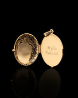 Auksinis medalionas su deimantais "J"