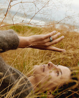 Tantalo žiedas su nešlifuotu turmalinu