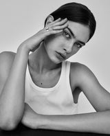 Tantalo žiedas su nešlifuotu smaragdu