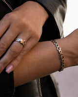 Auksinė apyrankė su baltais ir juodais deimantais "FLOW'ing"