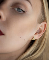 Auksiniai auskarai su baltais safyrais