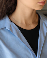 Auksinis kaklo papuošalas su šampaniniu nuogu deimantu