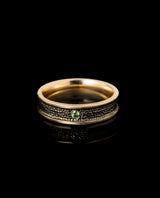 Raudono ir juodo aukso vestuviniai žiedai su žaliu deimantu "M&D"