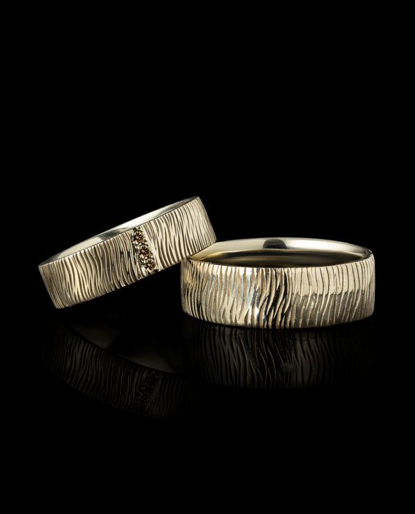 Šampaninio aukso vestuviniai žiedai su konjakiniais deimantais "Lietuje"