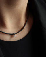 Auksinis pakabukas su deimantu