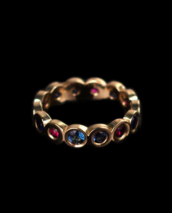 Auksinis žiedas su deimantais, rubinais, safyrais ir Londono topazais "Ermita"