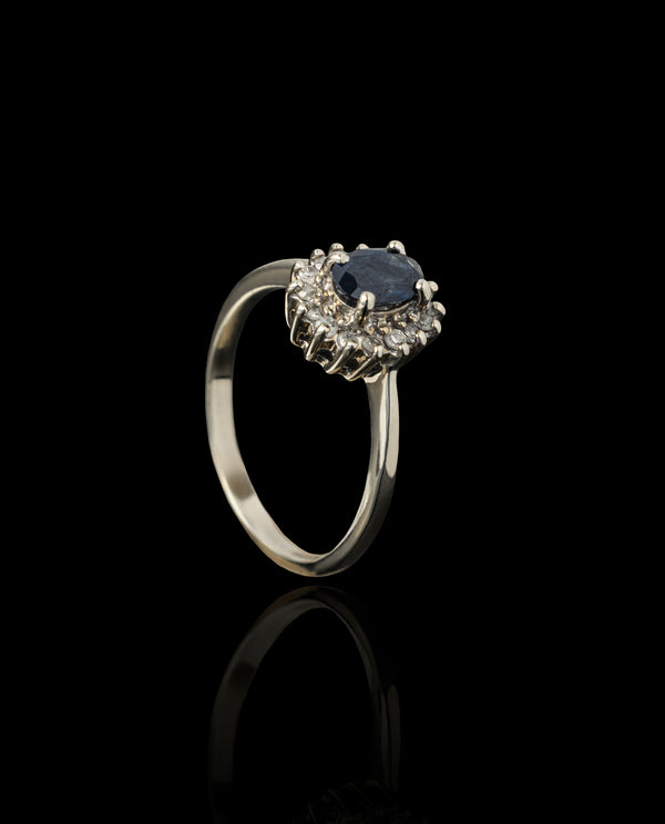 Auksinis žiedas su safyru ir deimantais "Karališka klasika"