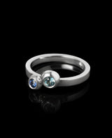 Auksinis žiedas su safyru ir topazu "Žaidimai"