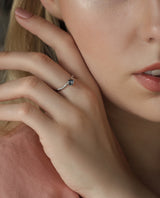 Auksinis žiedas su safyru "Vandenynas"