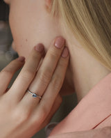 Auksinis žiedas su safyru "Vandenynas"