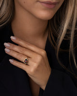 Auksinis žiedas su granatu ir deimantu "Ąsotėlis"