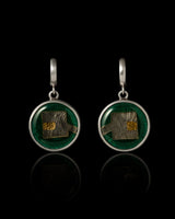 Sidabriniai auskarai su žalia emale