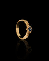 Auksinis žiedas su mėlynu safyru ir deimantais