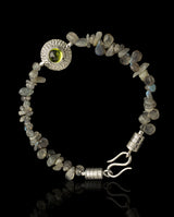 Sidabrinė apyrankė su labradoritais ir peridotu