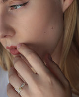 Sidabrinis paauksuotas žiedas su konjakiniu deimantu