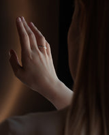 Sidabrinis paauksuotas žiedas su konjakiniu deimantu