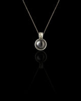 Sidabrinis pakabukas su juodu perlu „Uogos"