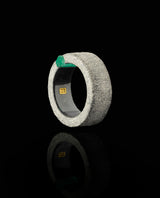 Tantalo žiedas su nešlifuotu smaragdu