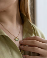 Auksinis pakabukas su deimantais ir emale "Drugelis"