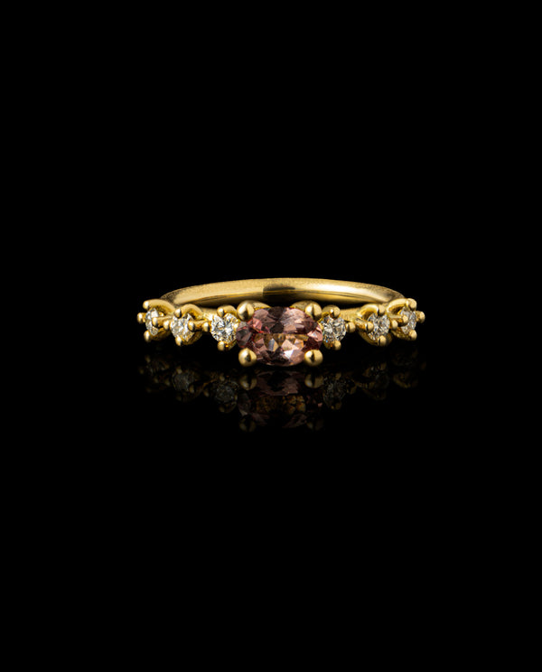 Auksinis žiedas su deimantais ir granatu "Love gems"