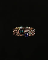 Auksinis žiedas su safyru ir smaragdu "Gyvenu"