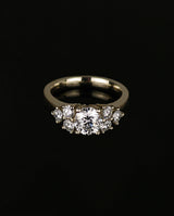 Auksinis žiedas su deimantu "Sniego karalienė"