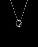 Auksinis pakabukas su spalvotais deimantais "FLOW'ing"