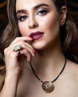 Aukso ir sidabro sagė-pakabukas su deimantu "Šilkiniai voratinkliai"