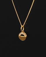 Auksinis pakabukas su deimantais