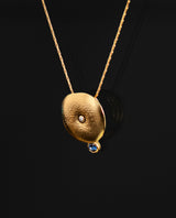 Auksinis pakabukas su deimantu ir safyru "Orchard"