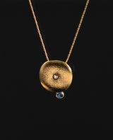 Auksinis pakabukas su deimantu ir safyru "Orchard"