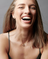 Auksinis kaklo papuošalas su deimantais "FLOW'ing"