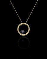 Auksinis pakabukas su perlu