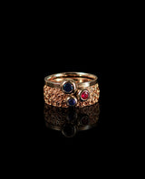 Auksinis žiedas su safyru, rubinu ir Londono topazu "Life is sweet"