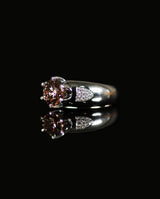 Auksinis žiedas su šampaniniu ir baltais deimantais "Žydėjimas"