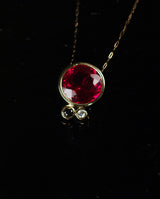 Auksinis pakabukas su rubinu ir deimantais "Red carpet"