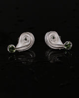 Sidabriniai auskarai su žaliais deimantais ir peridotais "Lašas"