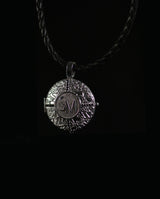 Auksinis medalionas su juodais deimantais "Quadruple Power"