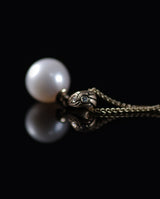 Auksinis pakabukas su deimantais ir perlu