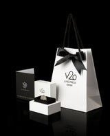 Auksinis ženkliukas su logotipu "Richmart"