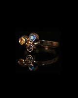 Auksinis žiedas su citrinu, Londono topazu ir dūminiu kvarcu "Žaidimai trise"