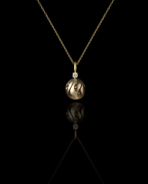 Auksinis pakabukas su perlu ir deimantu "Mini Tahiti perlas"