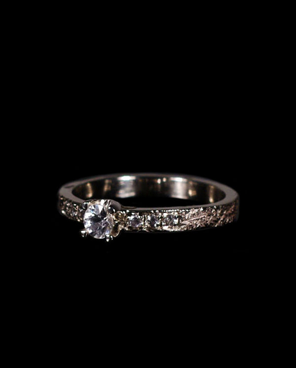 Auksinis sužadėtuvių žiedas su deimantu "Subtilu"