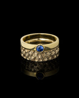 Auksinis žiedas su safyru "Gyvenu"
