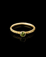 Auksinis žiedas su žaliu safyru