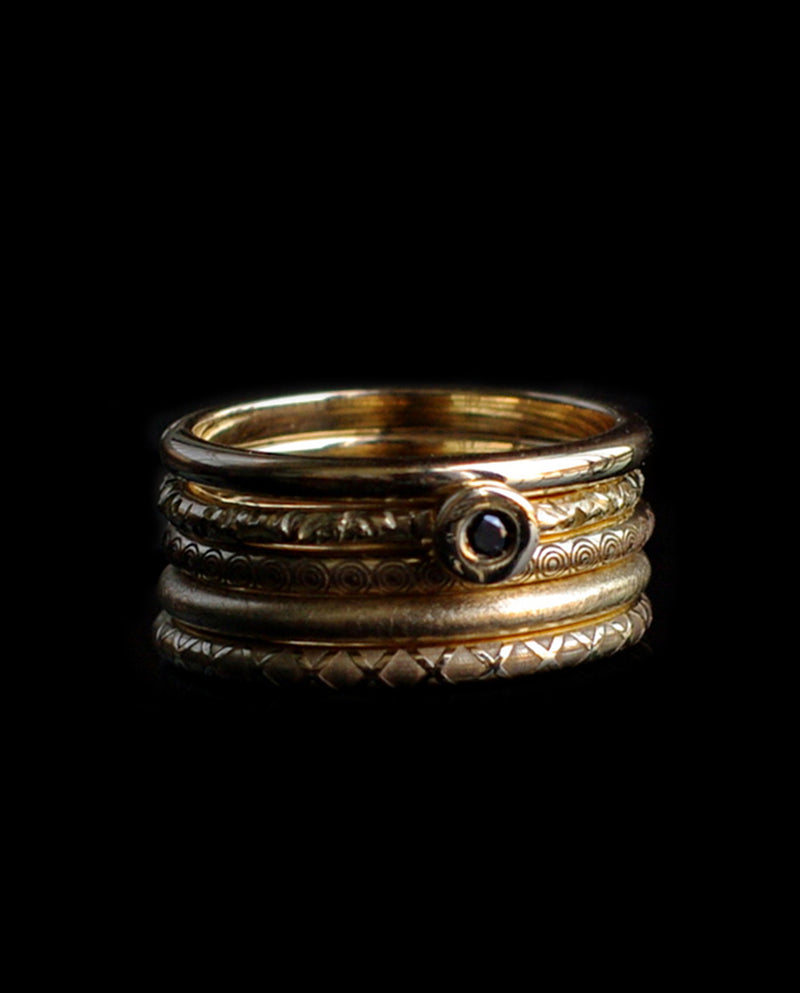 Auksinių žiedų rinkinys su juodu deimantu "Saldainiukai"