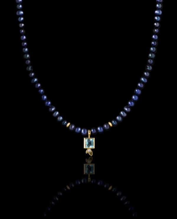 Kaklo papuošalas su perlais, auksu, deimantu ir topazu
