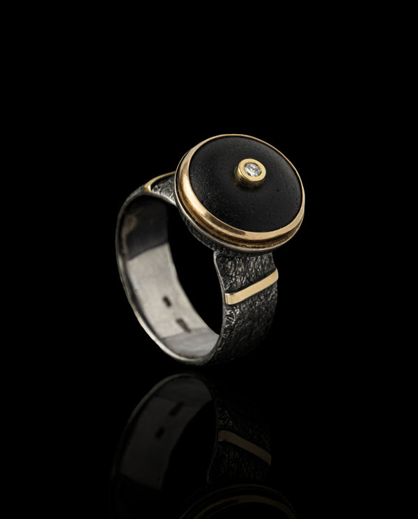 Sidabrinis žiedas su auksu, deimantu ir šungitu