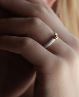 Sidabrinis paauksuotas žiedas su konjakiniu deimantu