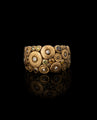 Auksinis žiedas su natūralių spalvų deimantais 